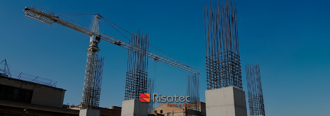 Vantagens de comprar com uma distribuidora de aço para construção civil